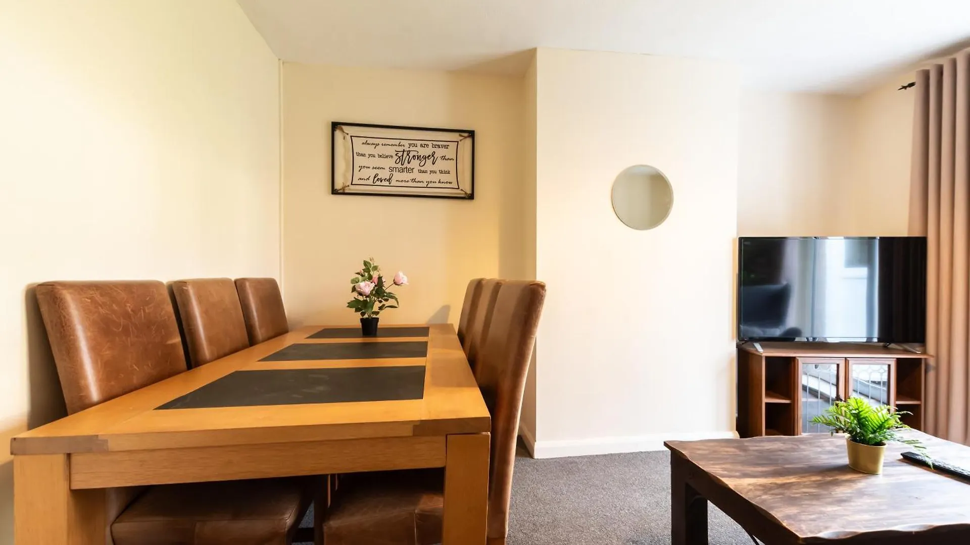 6 Beds In 4 Bedrooms House Southampton