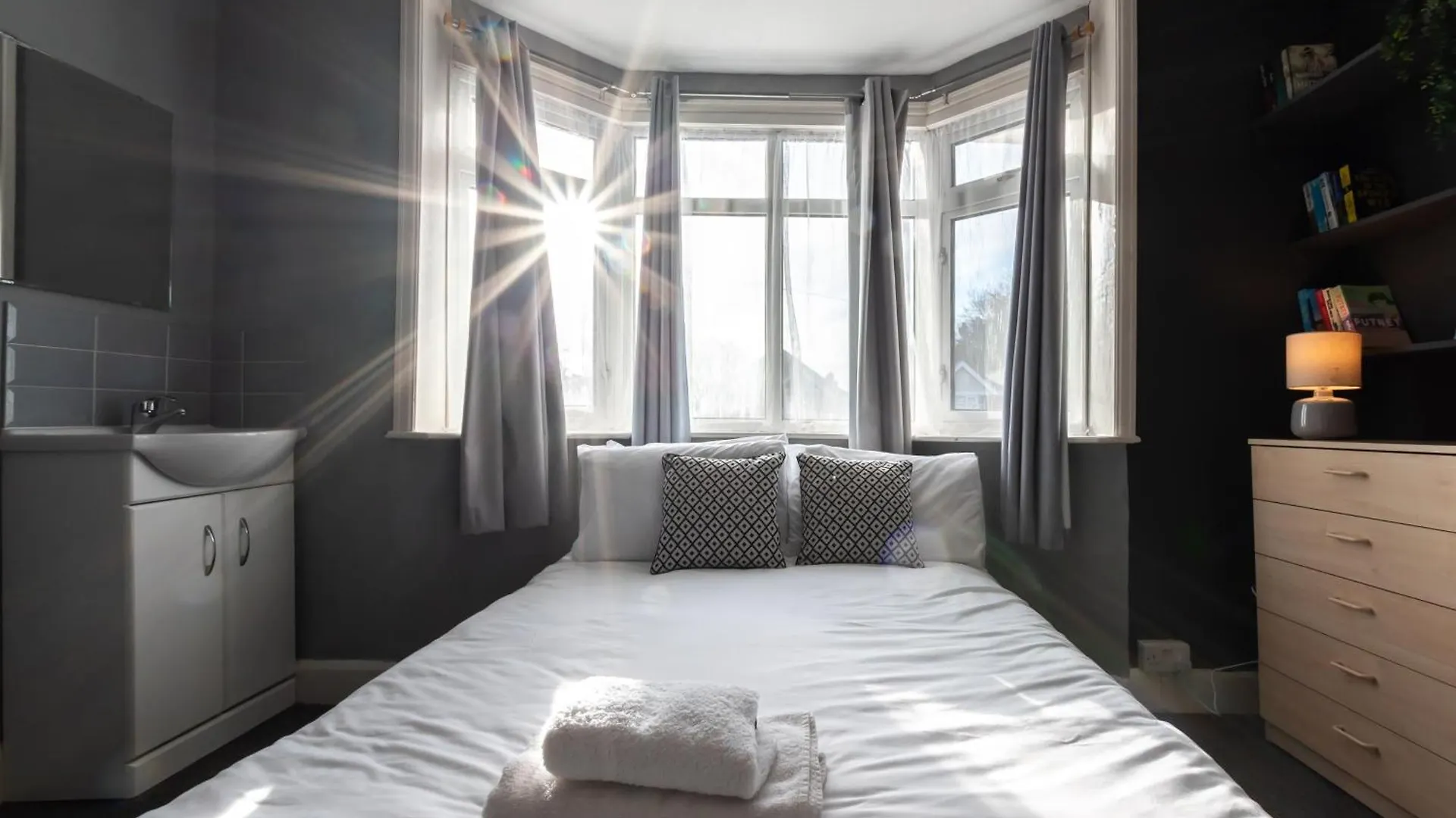 Holiday home 6 Beds In 4 Bedrooms House Southampton