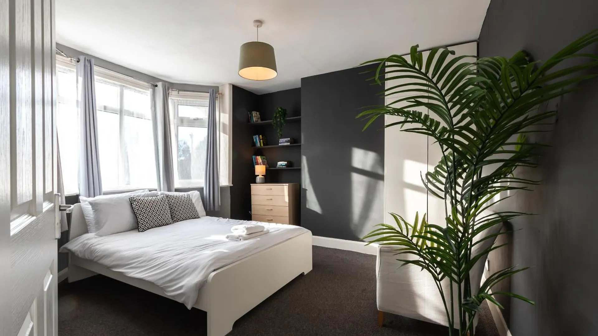 6 Beds In 4 Bedrooms House Southampton United Kingdom