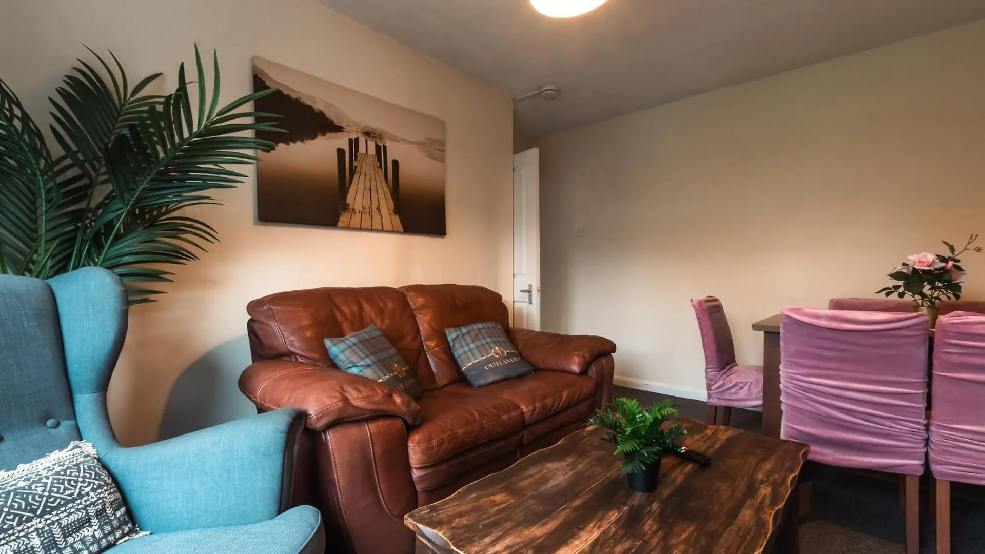 6 Beds In 4 Bedrooms House Southampton