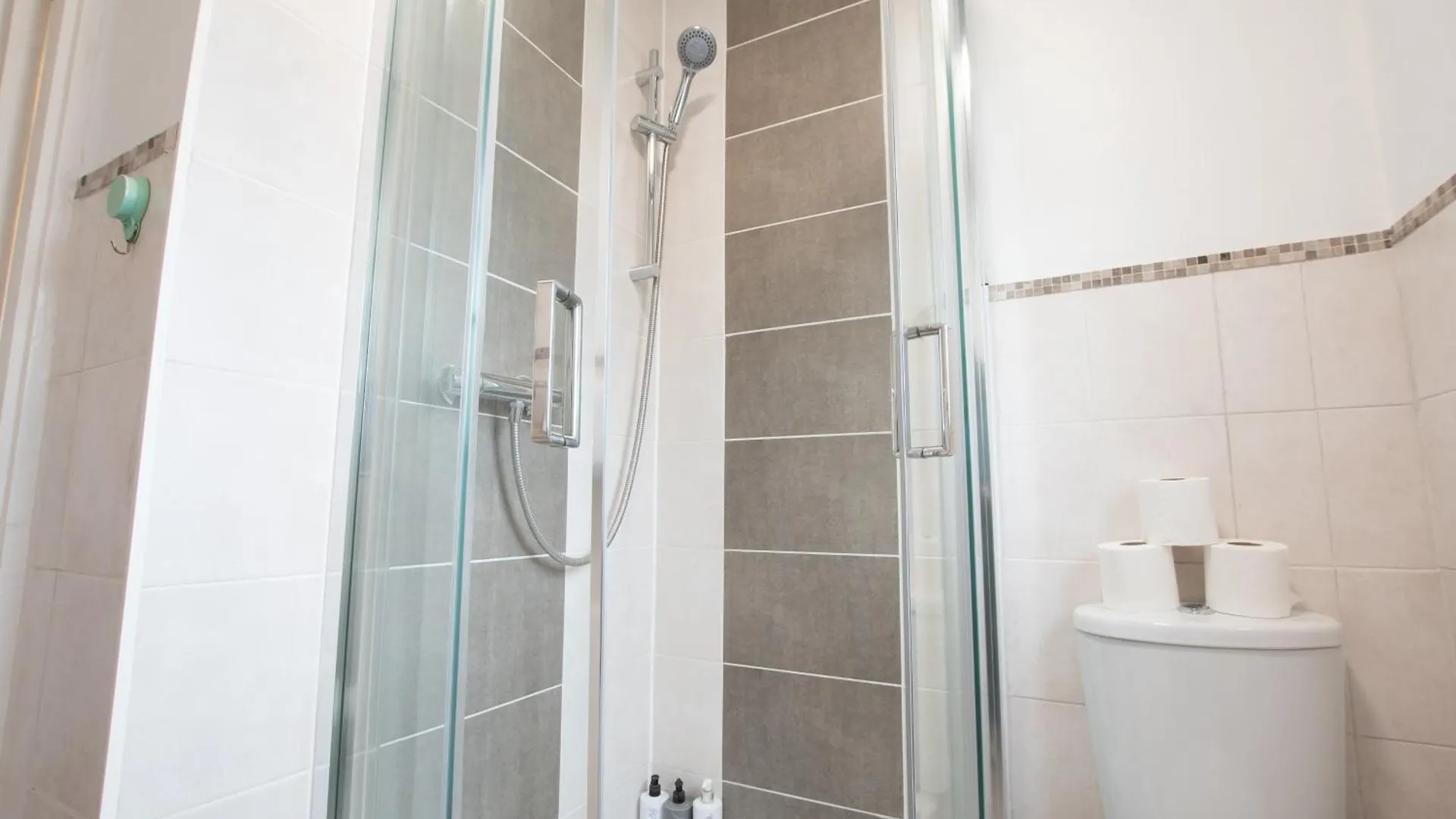 Holiday home 6 Beds In 4 Bedrooms House Southampton United Kingdom