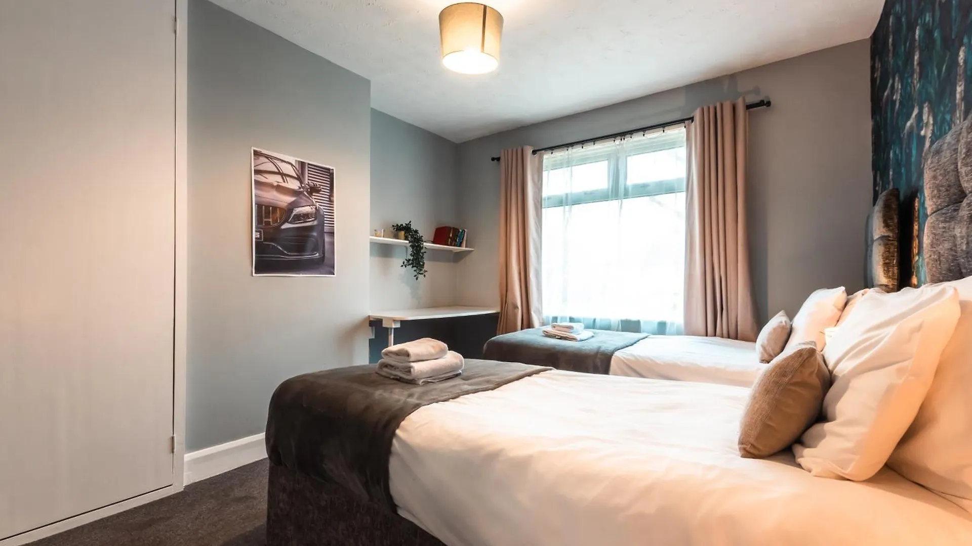 6 Beds In 4 Bedrooms House Southampton Holiday home
