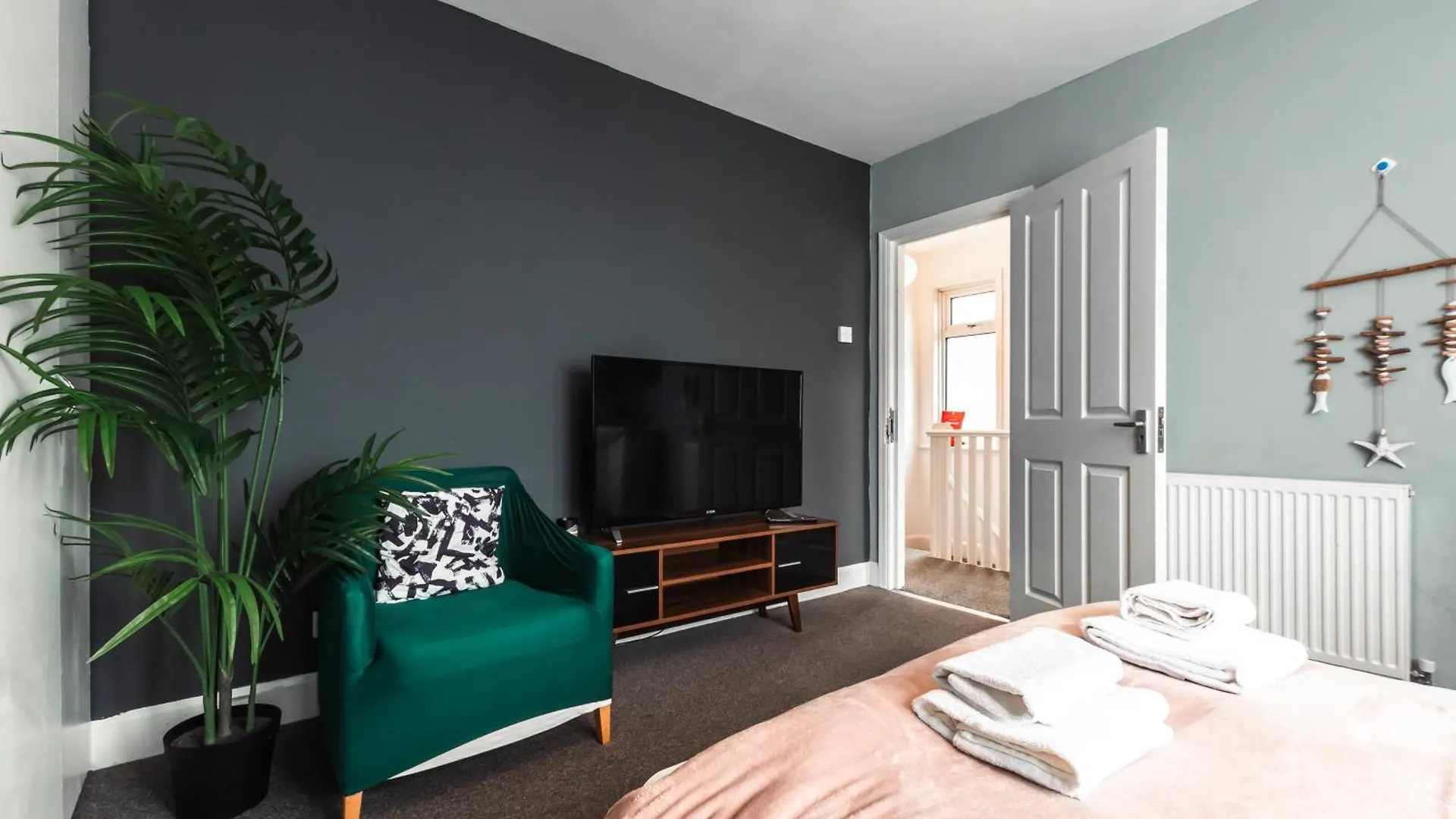 Holiday home 6 Beds In 4 Bedrooms House Southampton United Kingdom