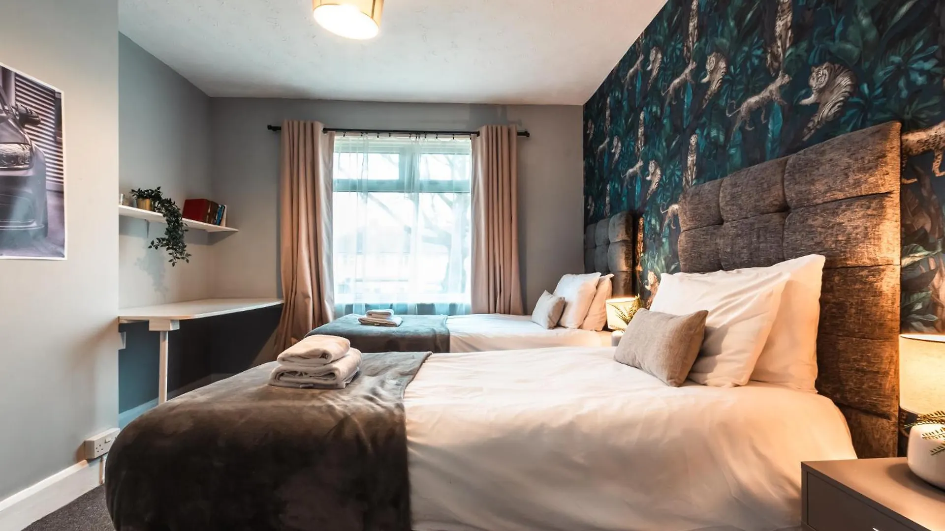 6 Beds In 4 Bedrooms House Southampton