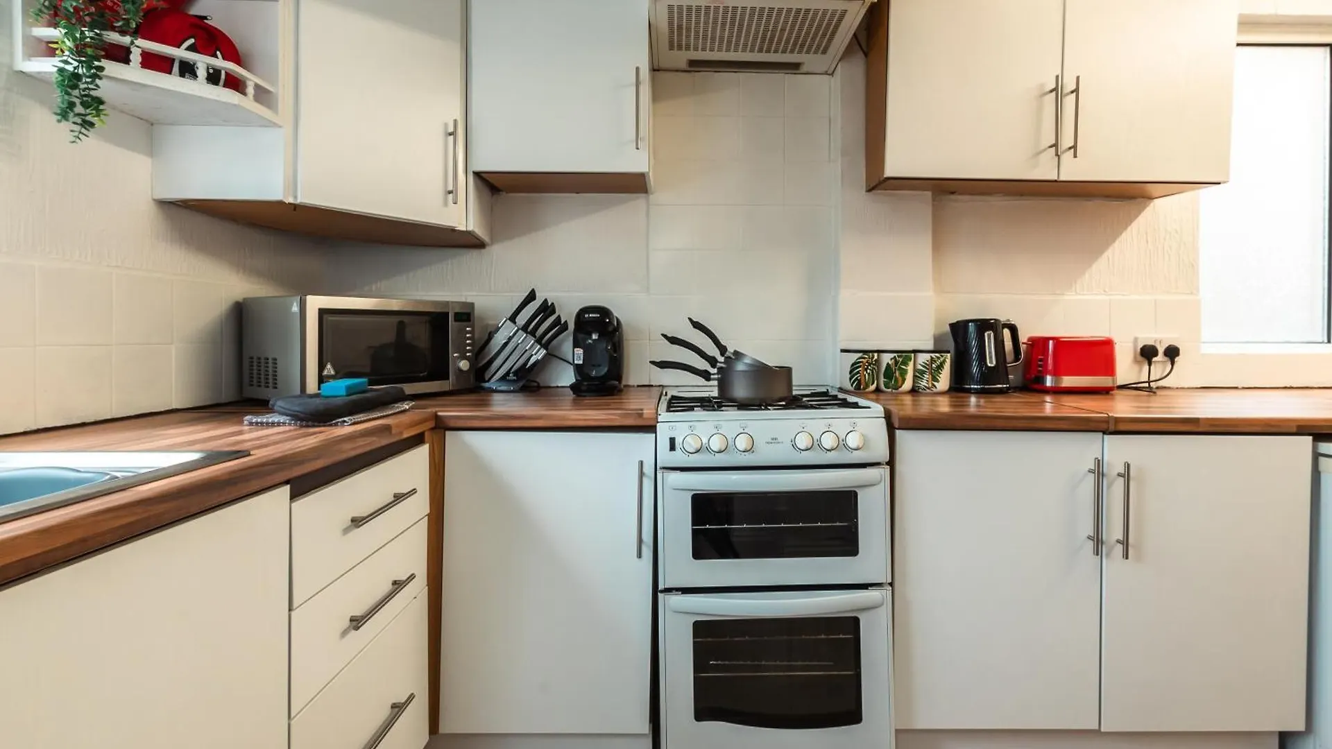 Holiday home 6 Beds In 4 Bedrooms House Southampton