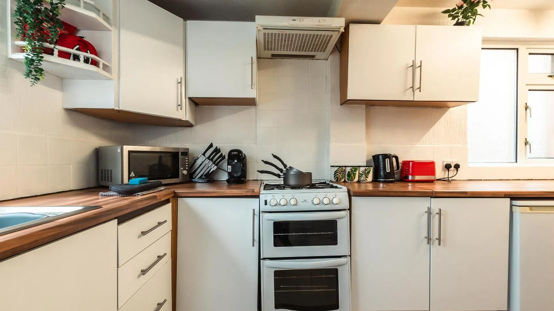 6 Beds In 4 Bedrooms House Southampton United Kingdom