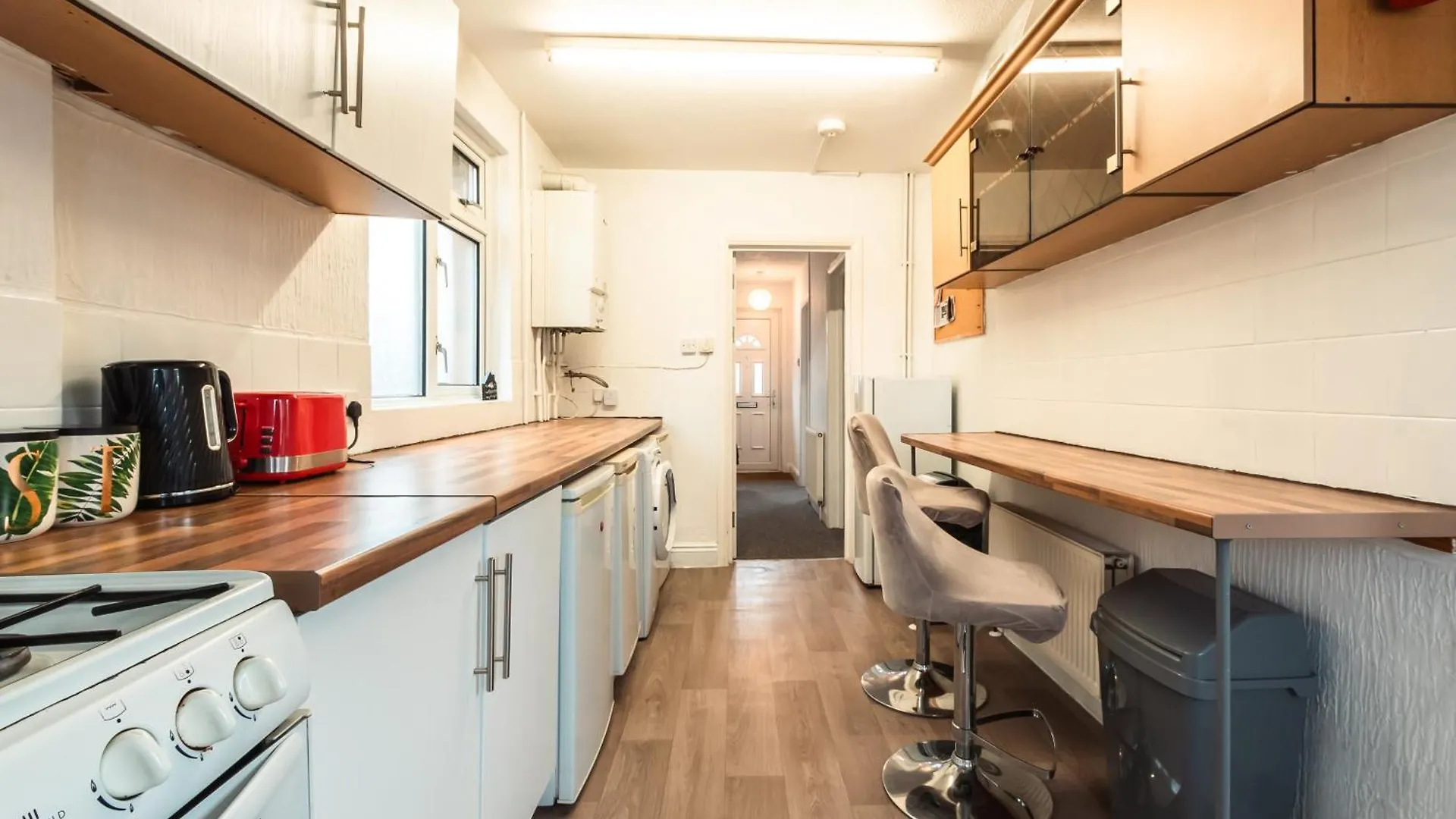 6 Beds In 4 Bedrooms House Southampton Holiday home