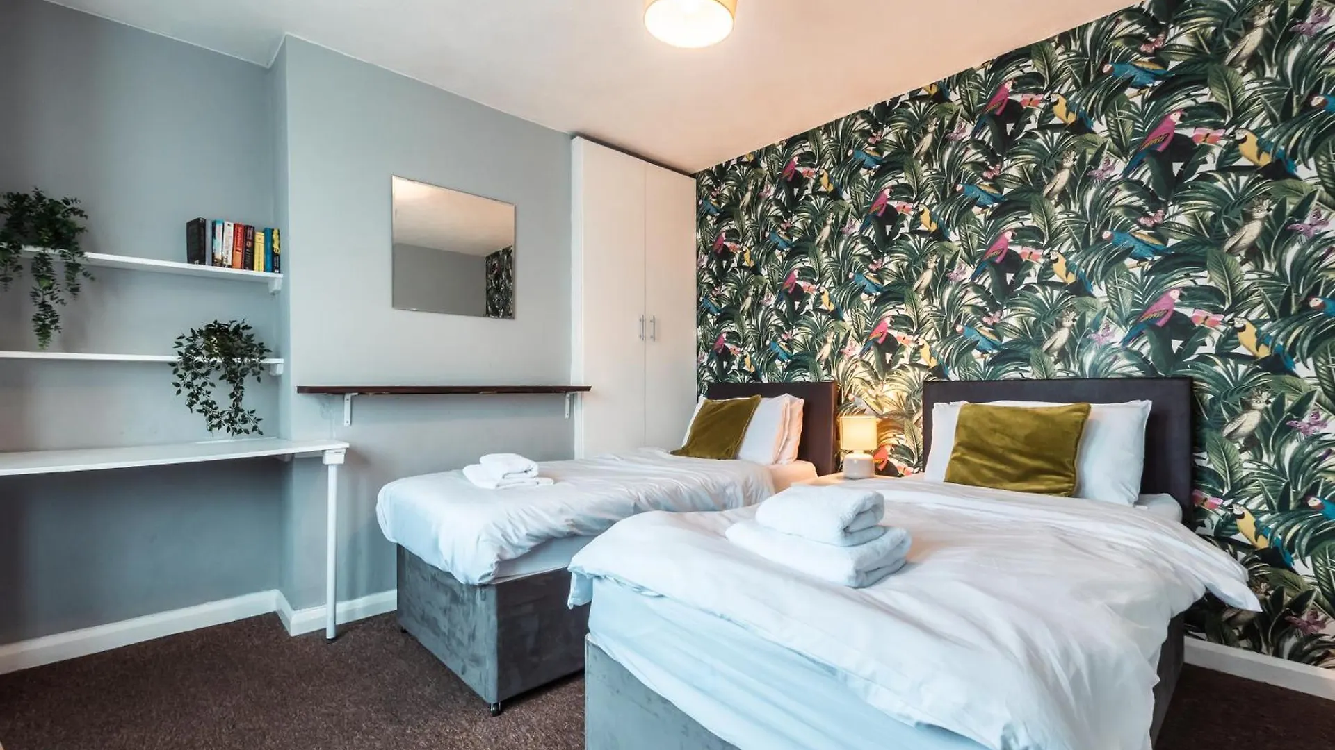 Holiday home 6 Beds In 4 Bedrooms House Southampton