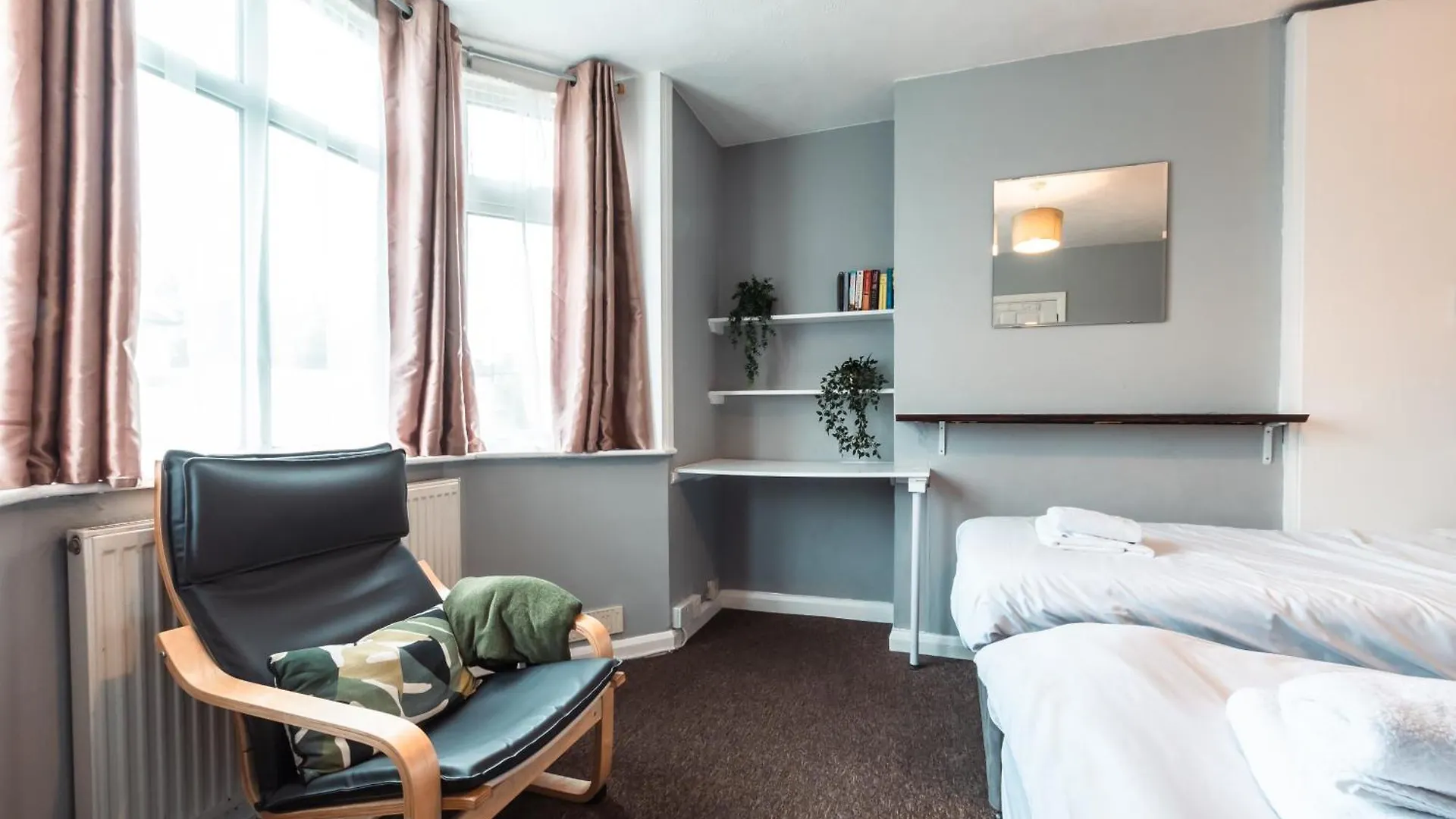 6 Beds In 4 Bedrooms House Southampton United Kingdom