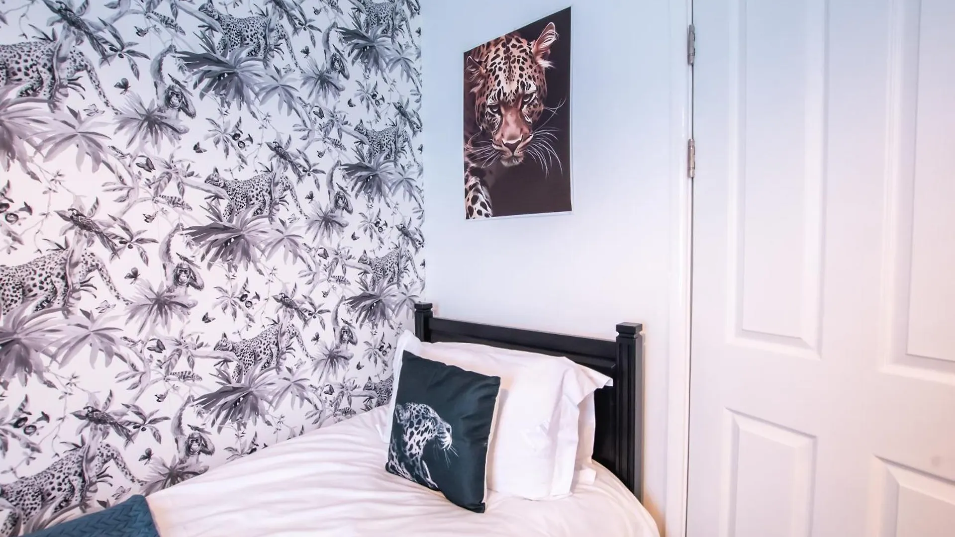 Holiday home 6 Beds In 4 Bedrooms House Southampton